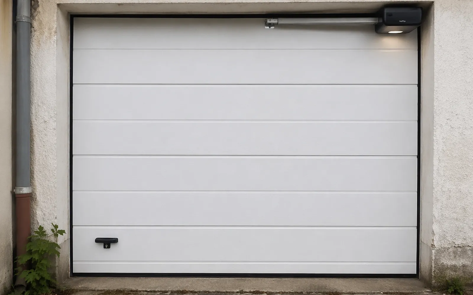 Nachheransicht von Sektionaltor mit neuem Antrieb