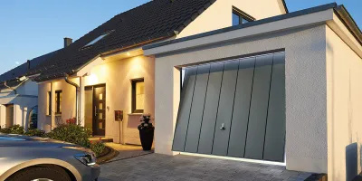 Klassisches Schwingtor f&uuml;r private Garagen